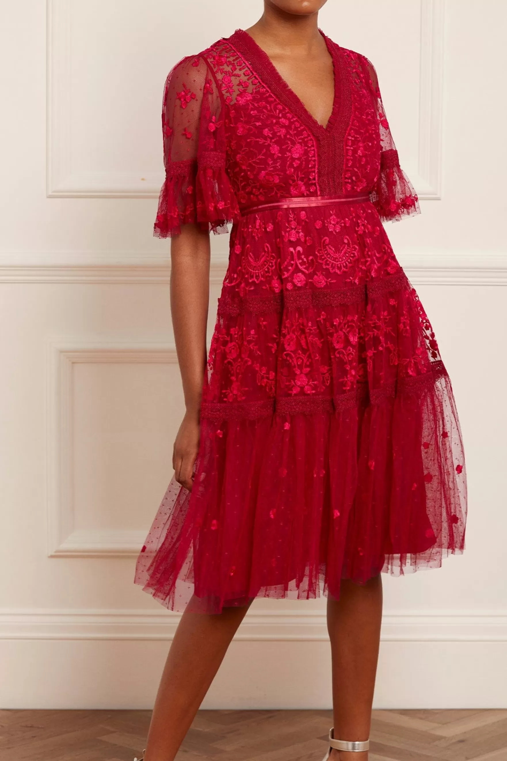 Needle & Thread Plus Size | Embroidered Dresses>Lottie Lace Midi Dress Red