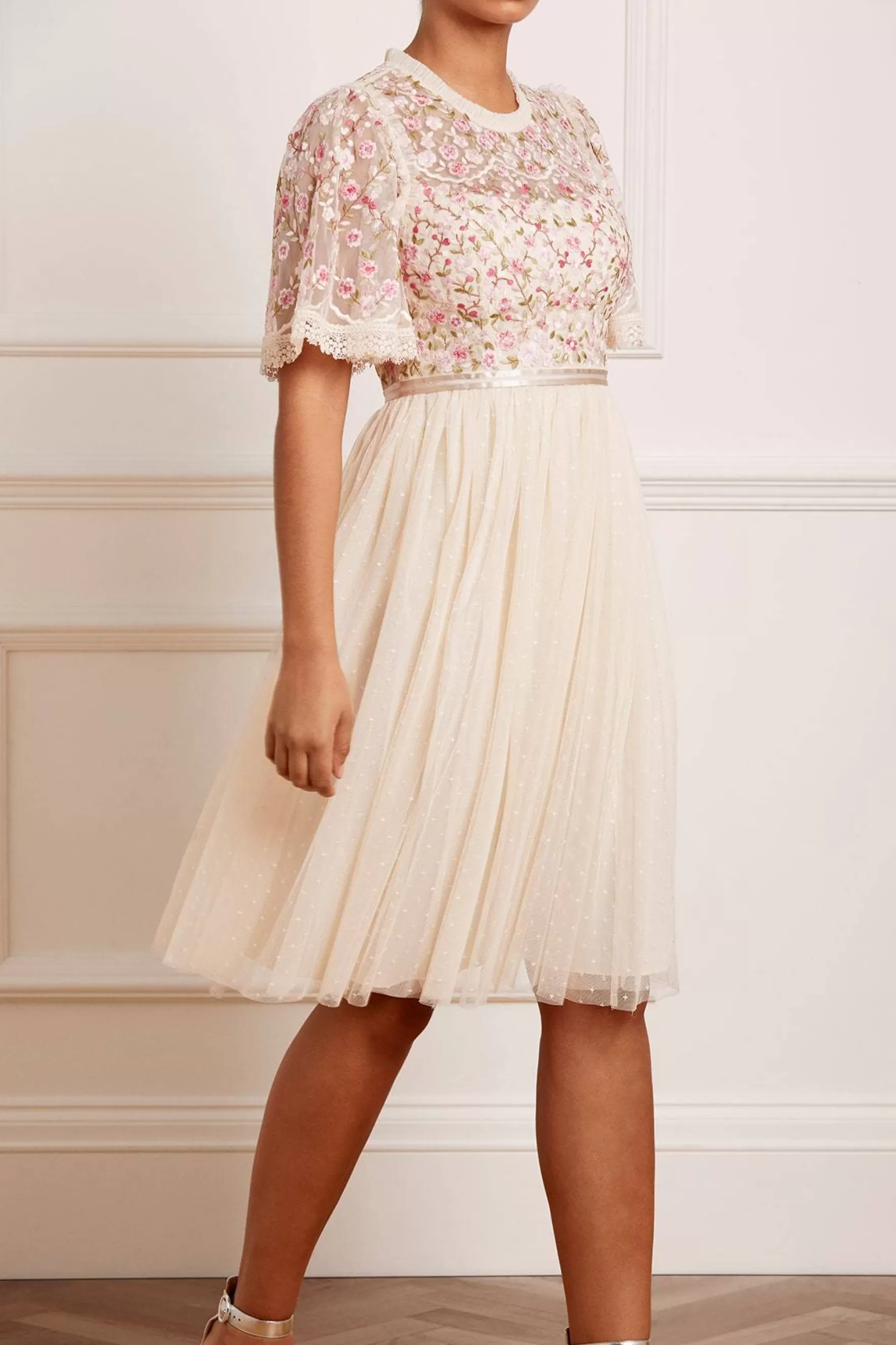 Needle & Thread Bridesmaid | Plus Size>Rosie Lace Bodice Short Sleeve Midi Dress Champagne