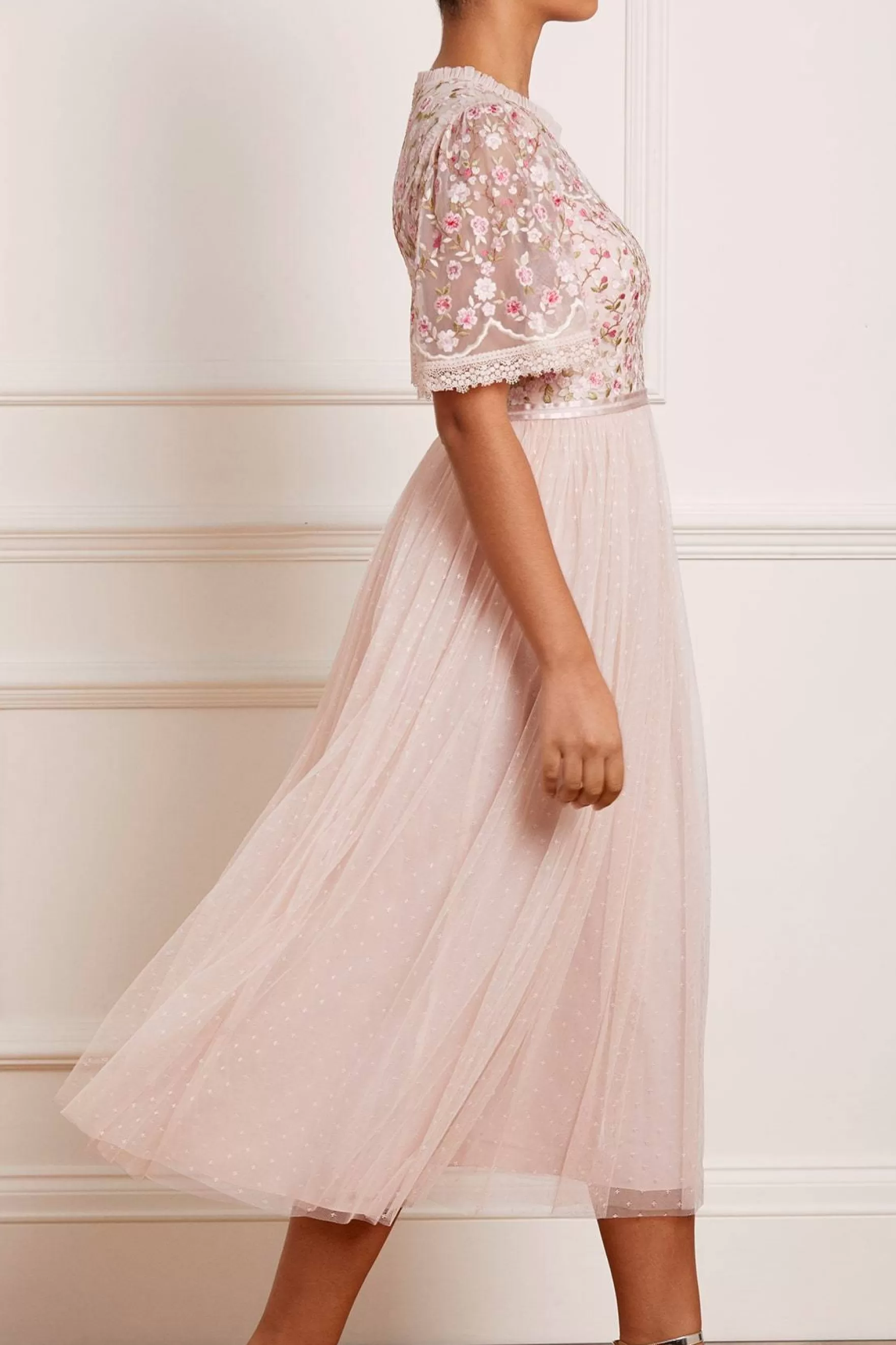 Needle & Thread Bridesmaid | Plus Size>Rosie Lace Bodice Short Sleeve Round Neck Ballerina Dress Pink