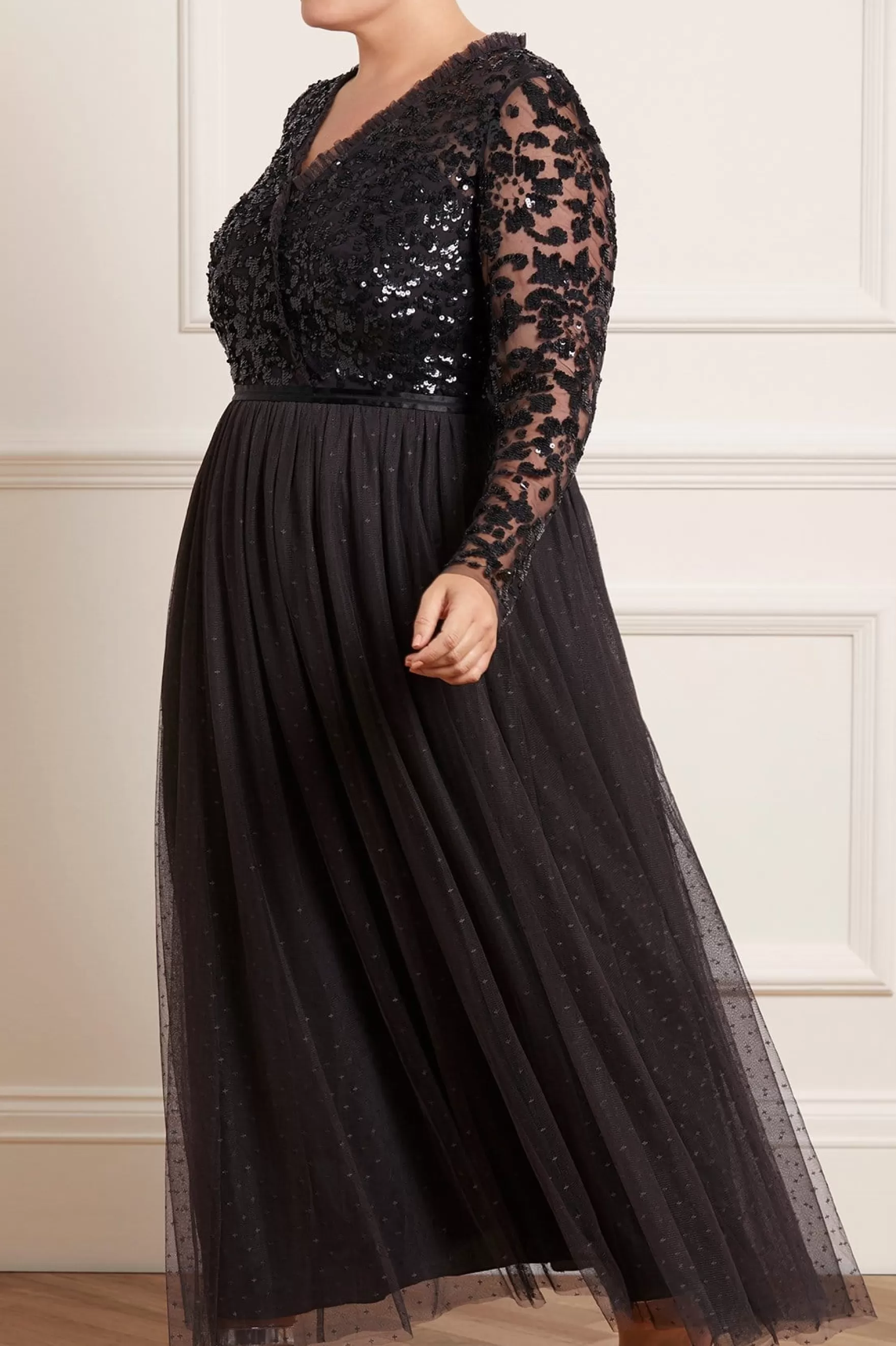 Needle & Thread Plus Size | Embellished Dresses>Tempest V-Neck Bodice Ankle Gown Black